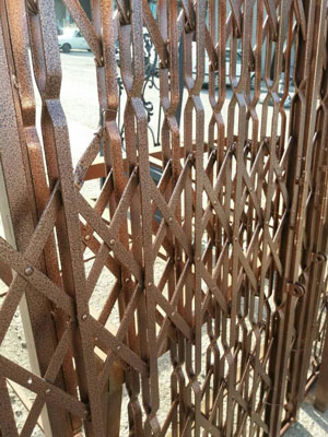 درب آکاردئونی مدل تمام گل،دوجداره ۴لایه