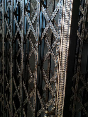 درب آکاردئونی تمام گل  طرح دار ورساژ نیلوفری