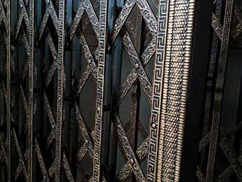 درب آکاردئونی تمام گل  طرح دار ورساژ نیلوفری