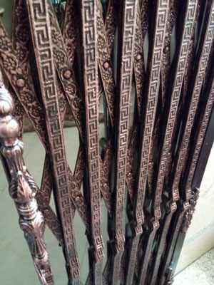 درب آکاردئونی طرح دار با تسمه نقش دار مدل دوبل پرچ مخفی ۳لایه